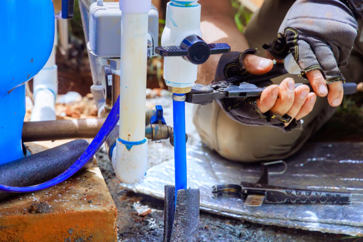 how to detect water pipeline leaks shown in a real water leak detection context